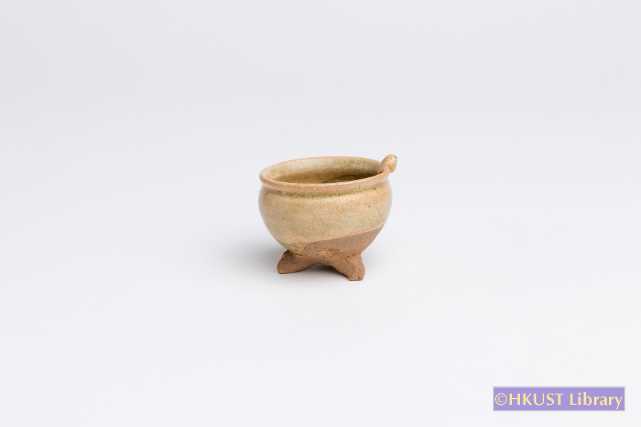 南方窯系青釉鐎斗A Celadon Tripod Cup with a Handle (Jiao Dou) ‹‹ In the Palm of ...